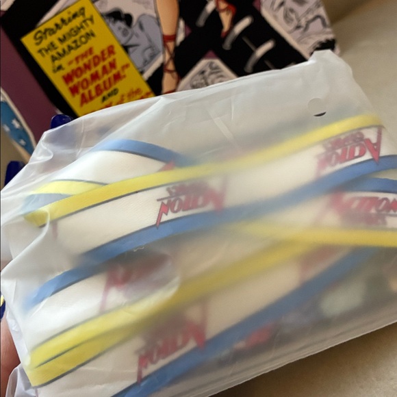 Wonder Woman comic book popcorn tin - Picture 6 of 6